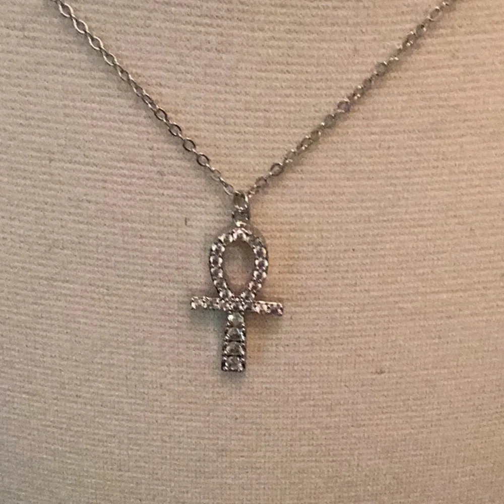 🦋NWT Gorgeous Cubic Zirconia Necklace/ Earring Set Makes Perfect Gift 🦋 - Picture 4 of 9